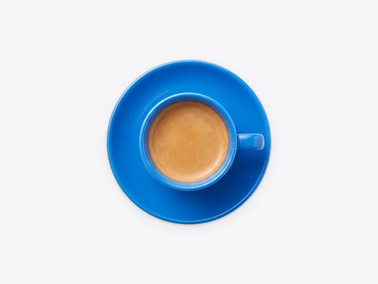 IT-Lösungen: blaue Espressotasse