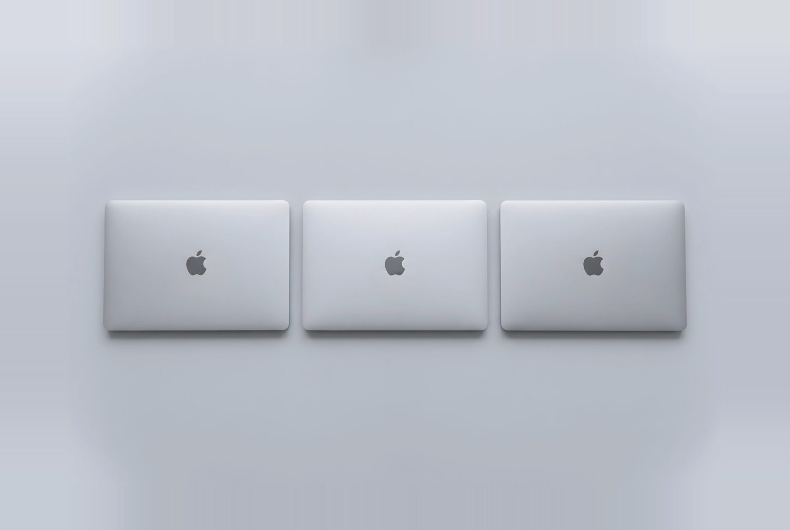 Drei geschlossene MacBooks in einer Reihe, Mac Betreuung für KMU von Landtwing